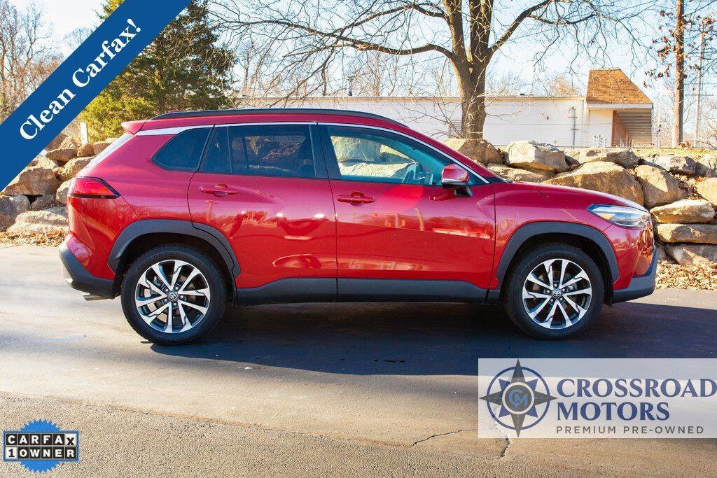 Used 2022 Toyota Corolla Cross XLE w/ Convenience Package image 7