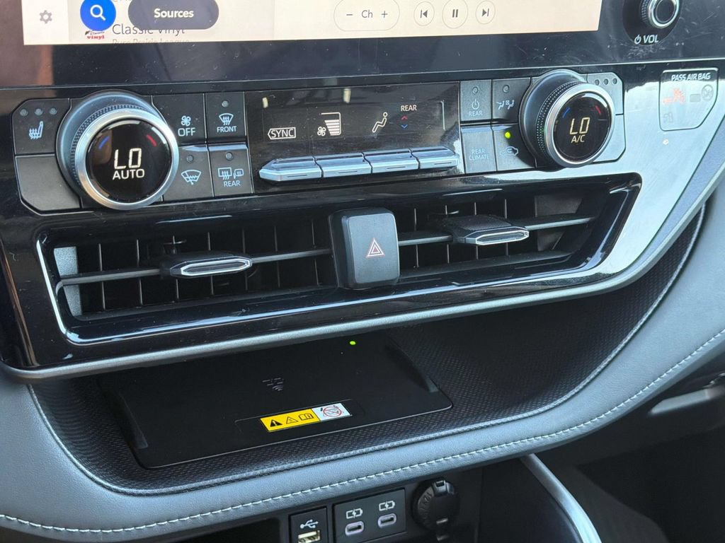 Certified 2025 Toyota Highlander XLE AWD/4WD image 17