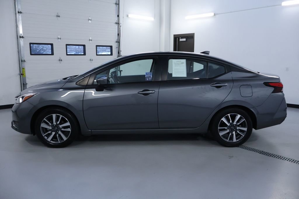 Used 2023 Nissan Versa SV image 4