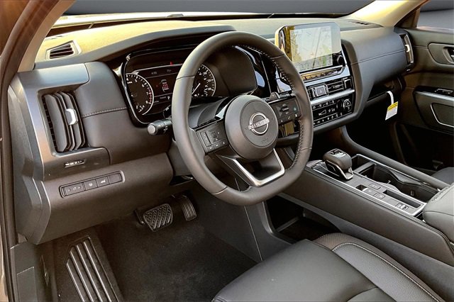 New 2025 Nissan Pathfinder SL image 7