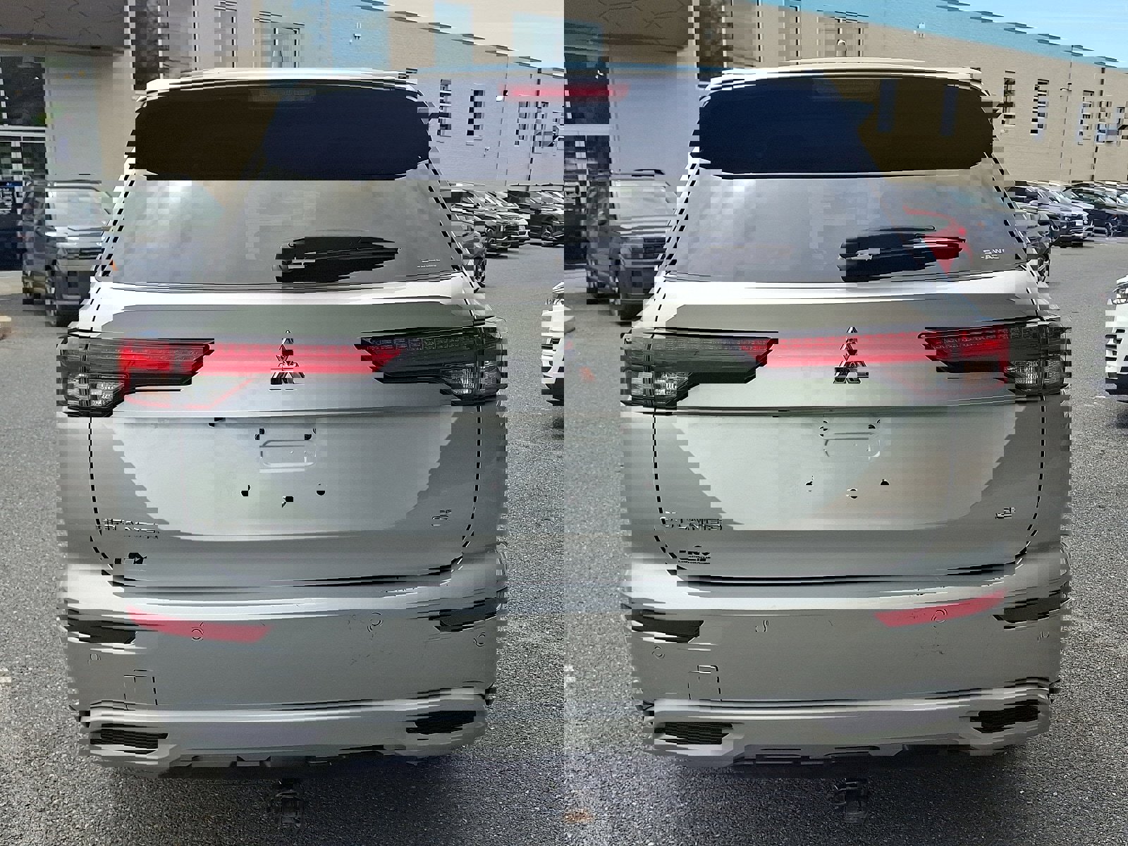 Used 2023 Mitsubishi Outlander SE image 6