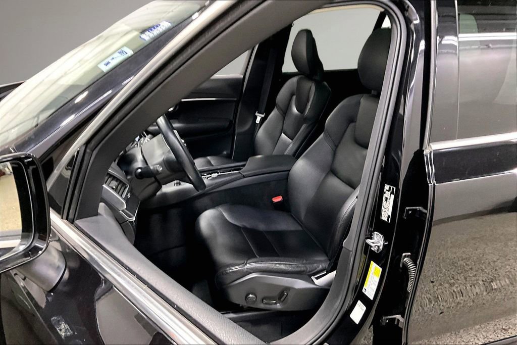Used 2020 Volvo XC90 T6 Momentum AWD/4WD image 22