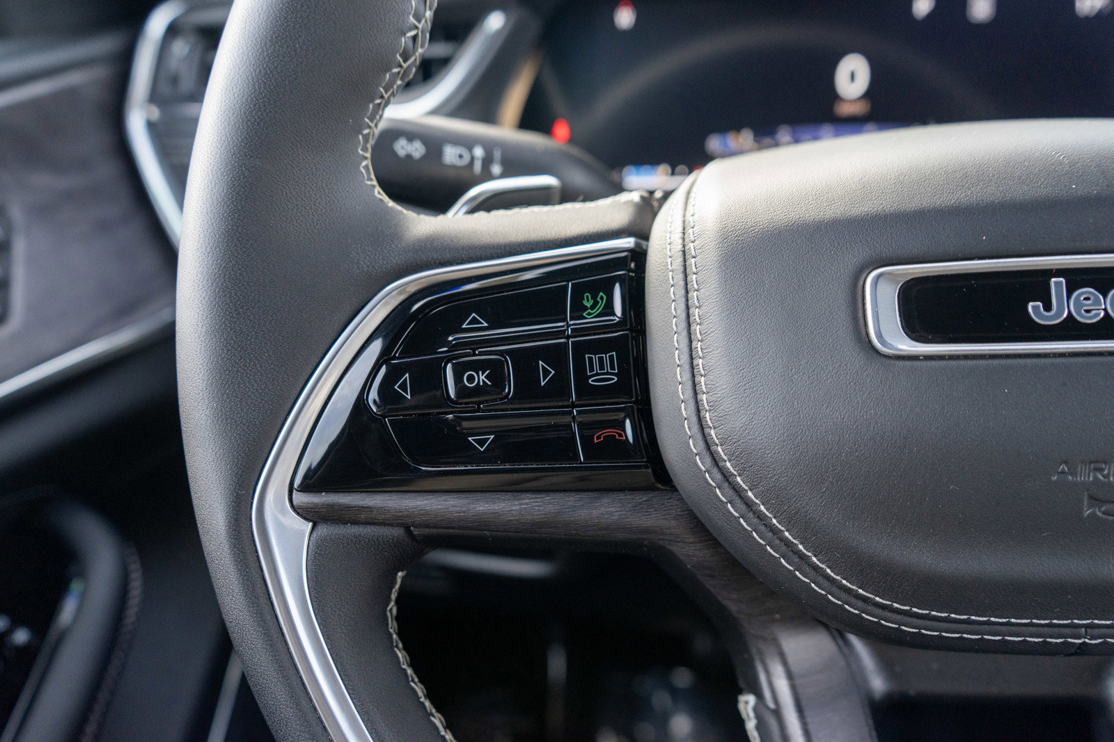 Used 2023 Jeep Grand Cherokee L Overland image 25