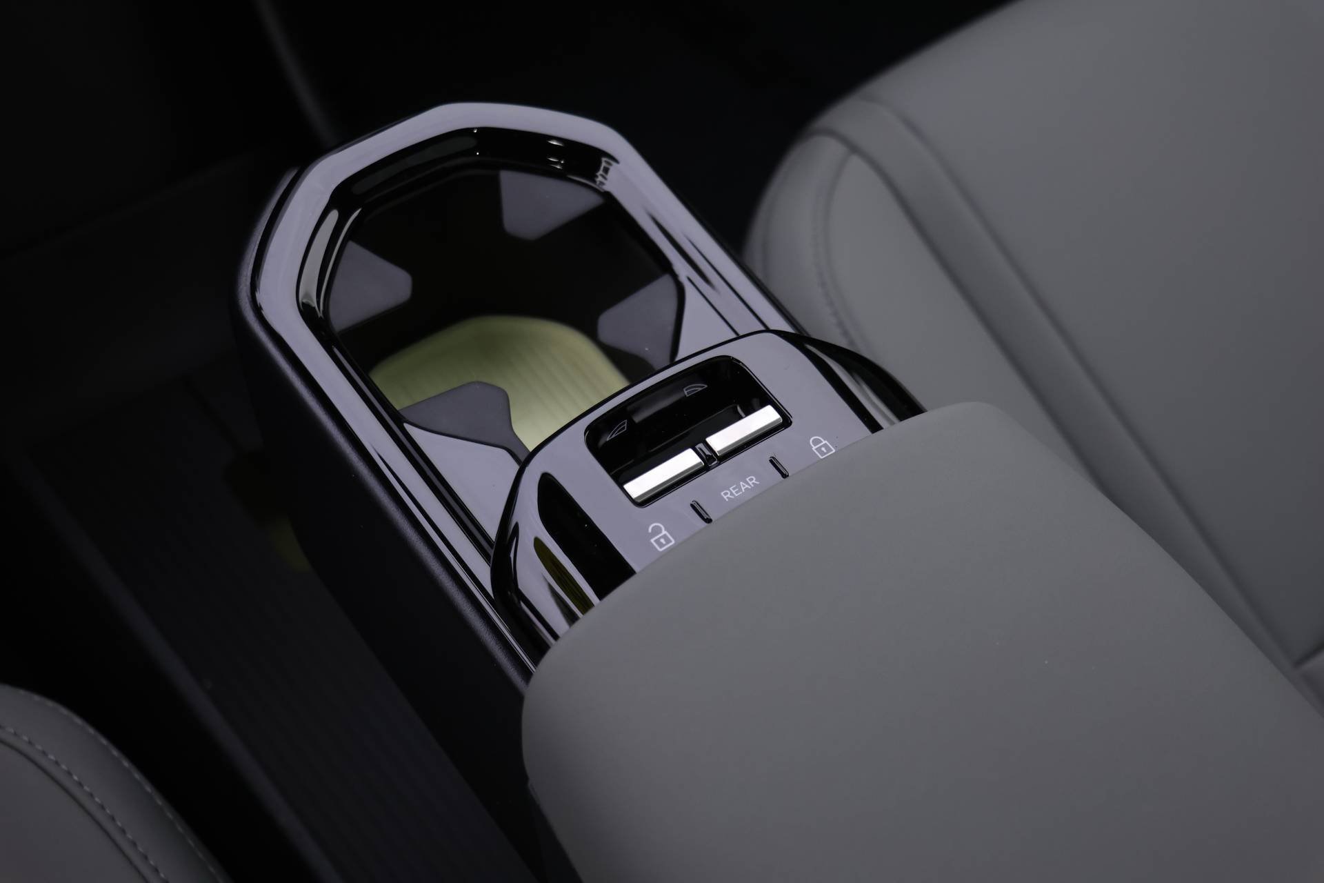 New 2026 Volvo EX30 Cross Country Ultra image 13