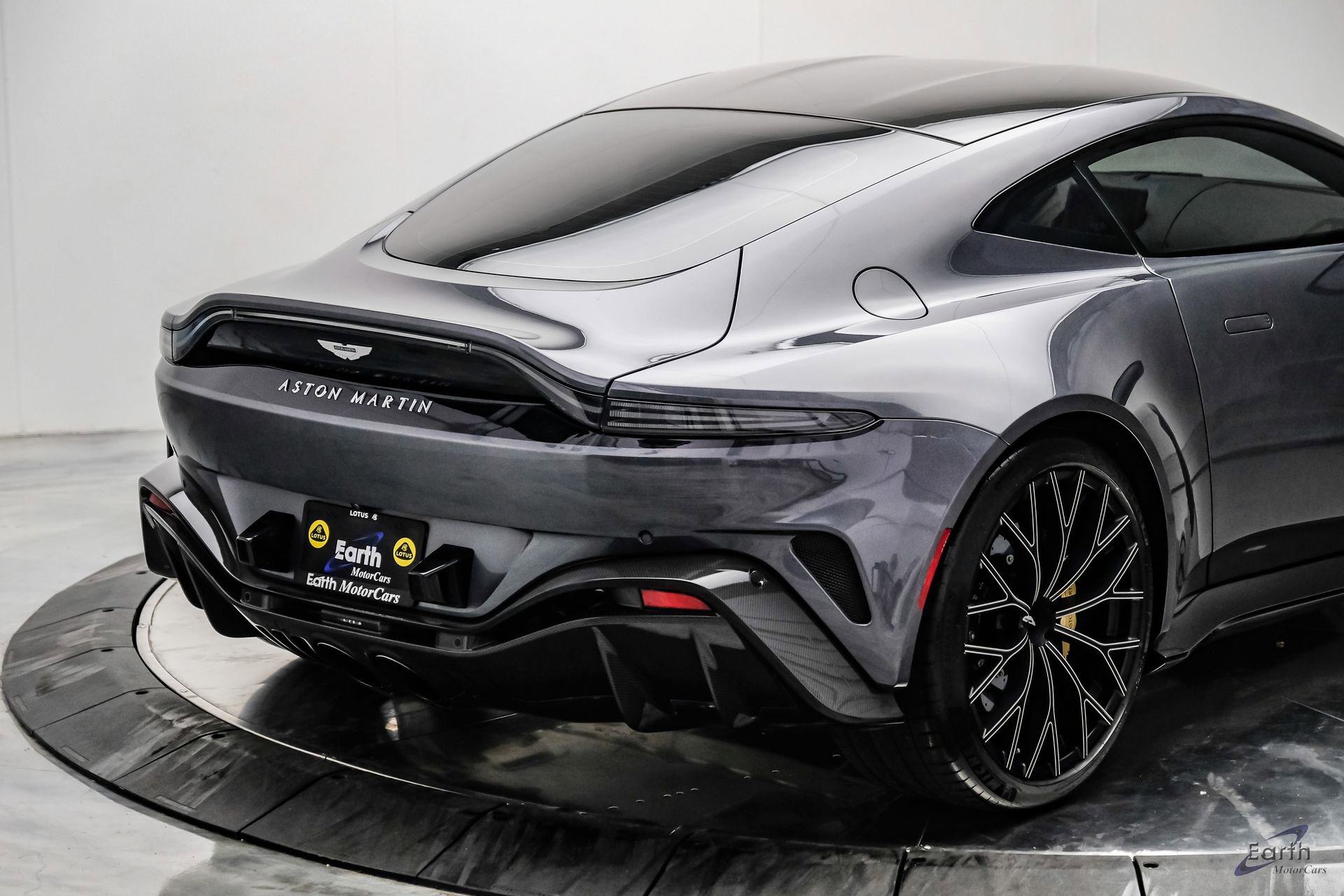 Used 2023 Aston Martin V12 Vantage RWD image 22