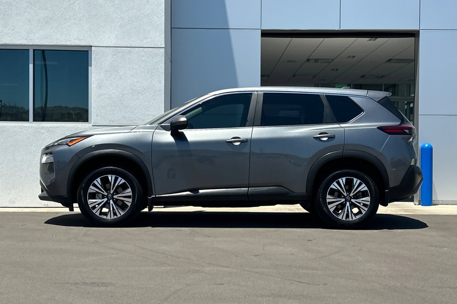 Used 2023 Nissan Rogue SV FWD image 7