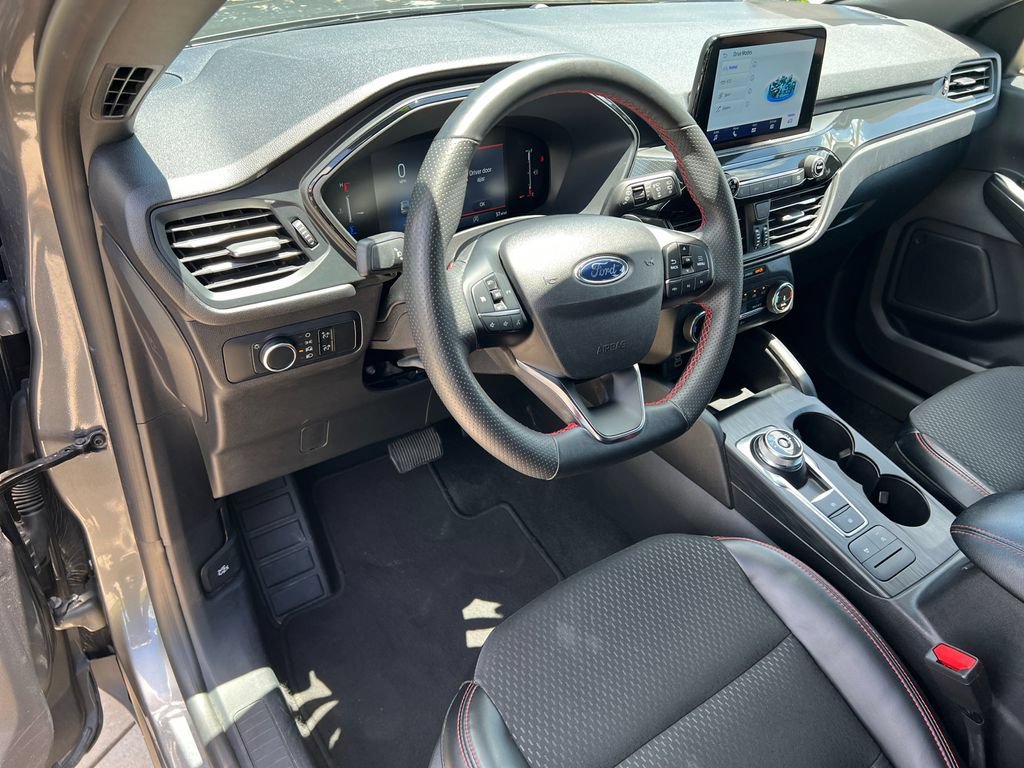 Used 2025 Ford Escape ST-Line FWD image 18