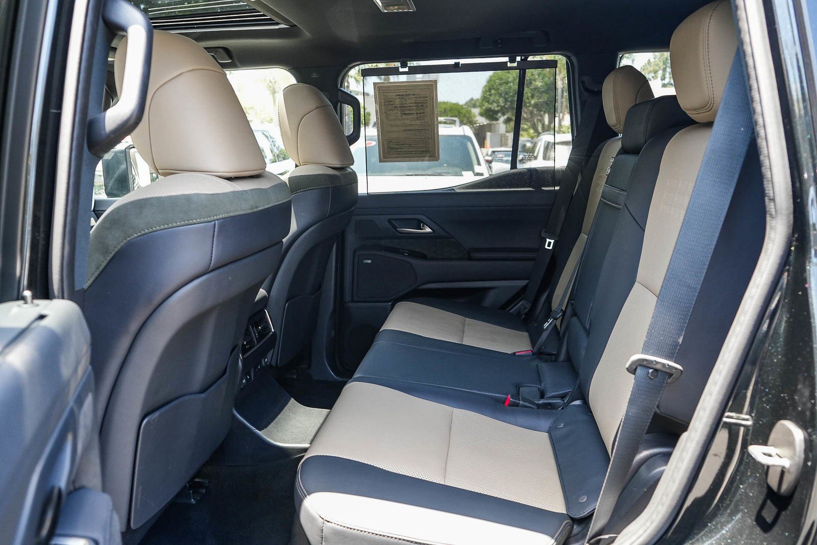 Used 2025 Lexus GX 550 AWD/4WD image 18