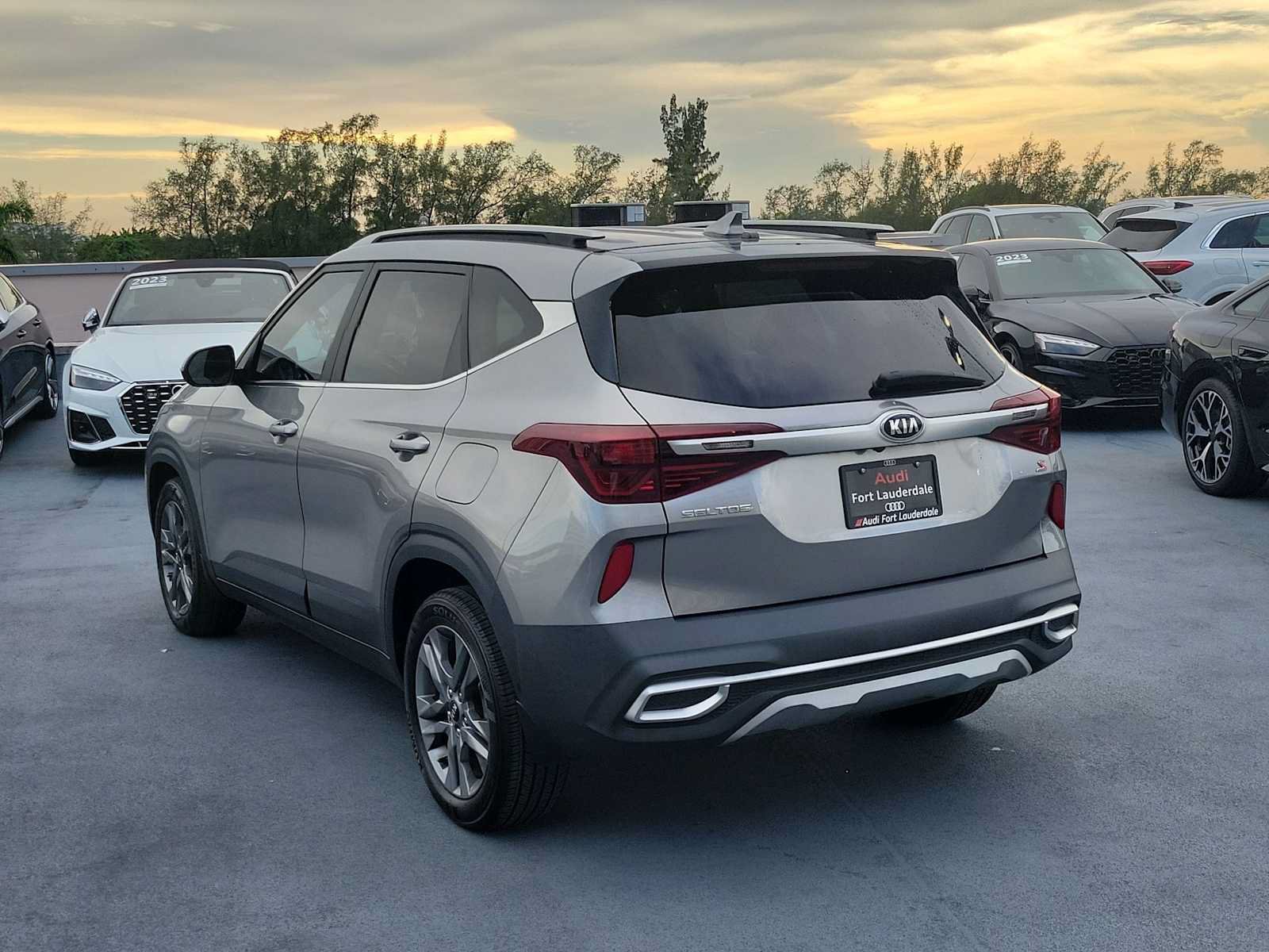Used 2021 Kia Seltos S FWD image 4