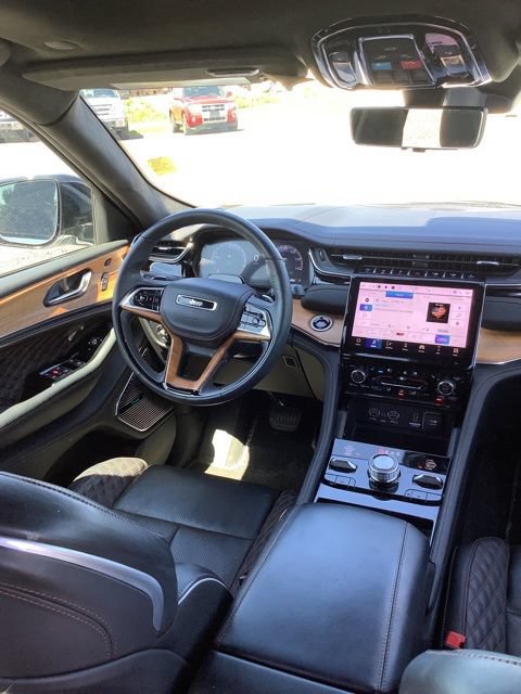 Used 2025 Jeep Grand Cherokee L Summit AWD/4WD image 25