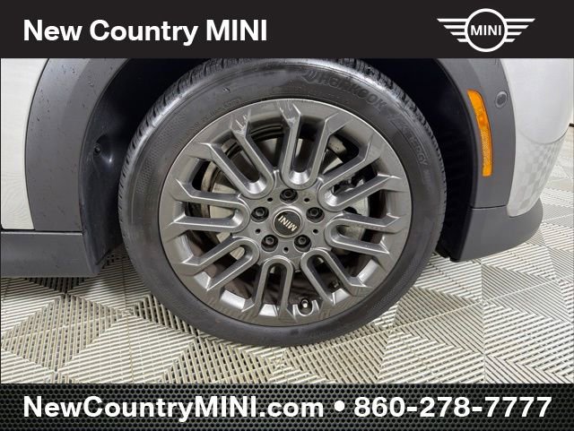 Certified 2025 MINI Cooper 2-Door Hardtop FWD image 9