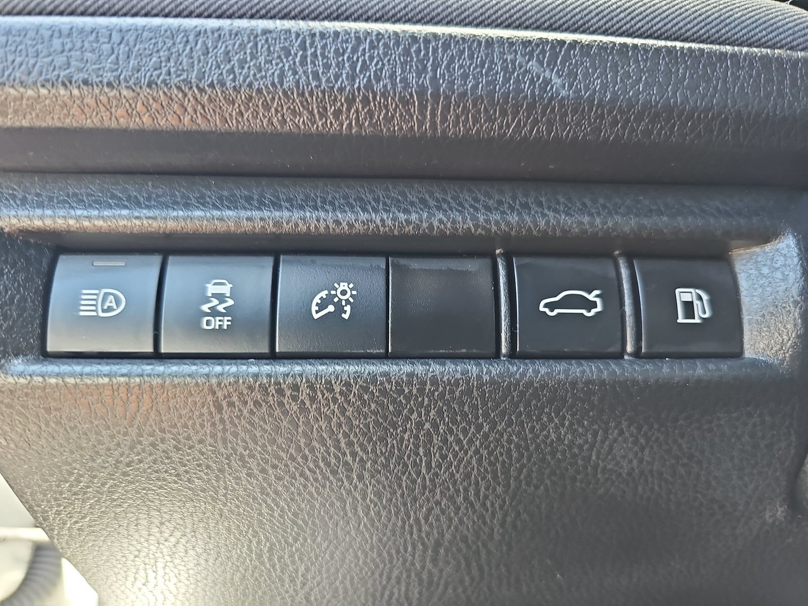 Used 2025 Toyota Camry LE FWD image 30