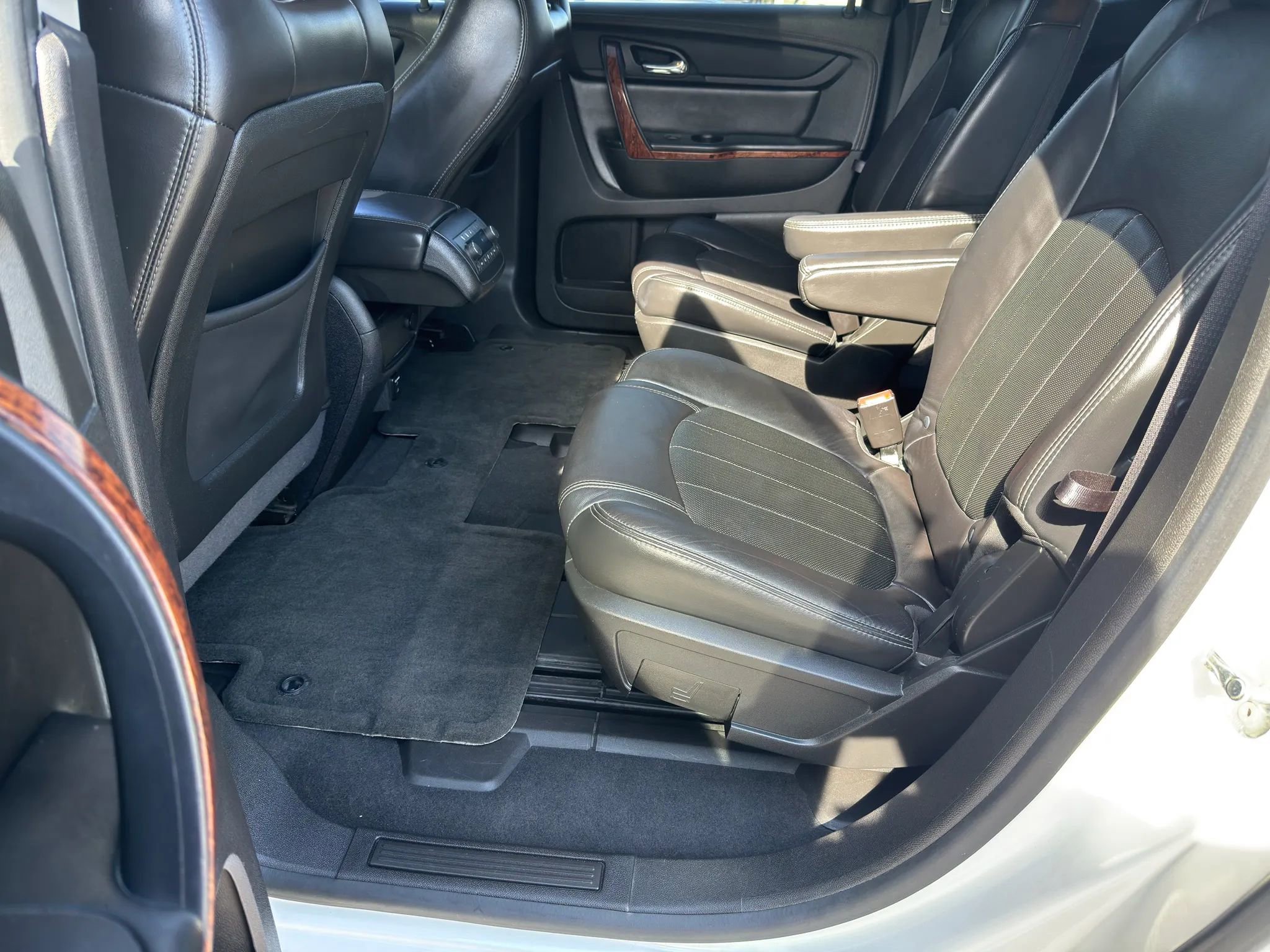 Used 2014 Chevrolet Traverse LTZ FWD image 8