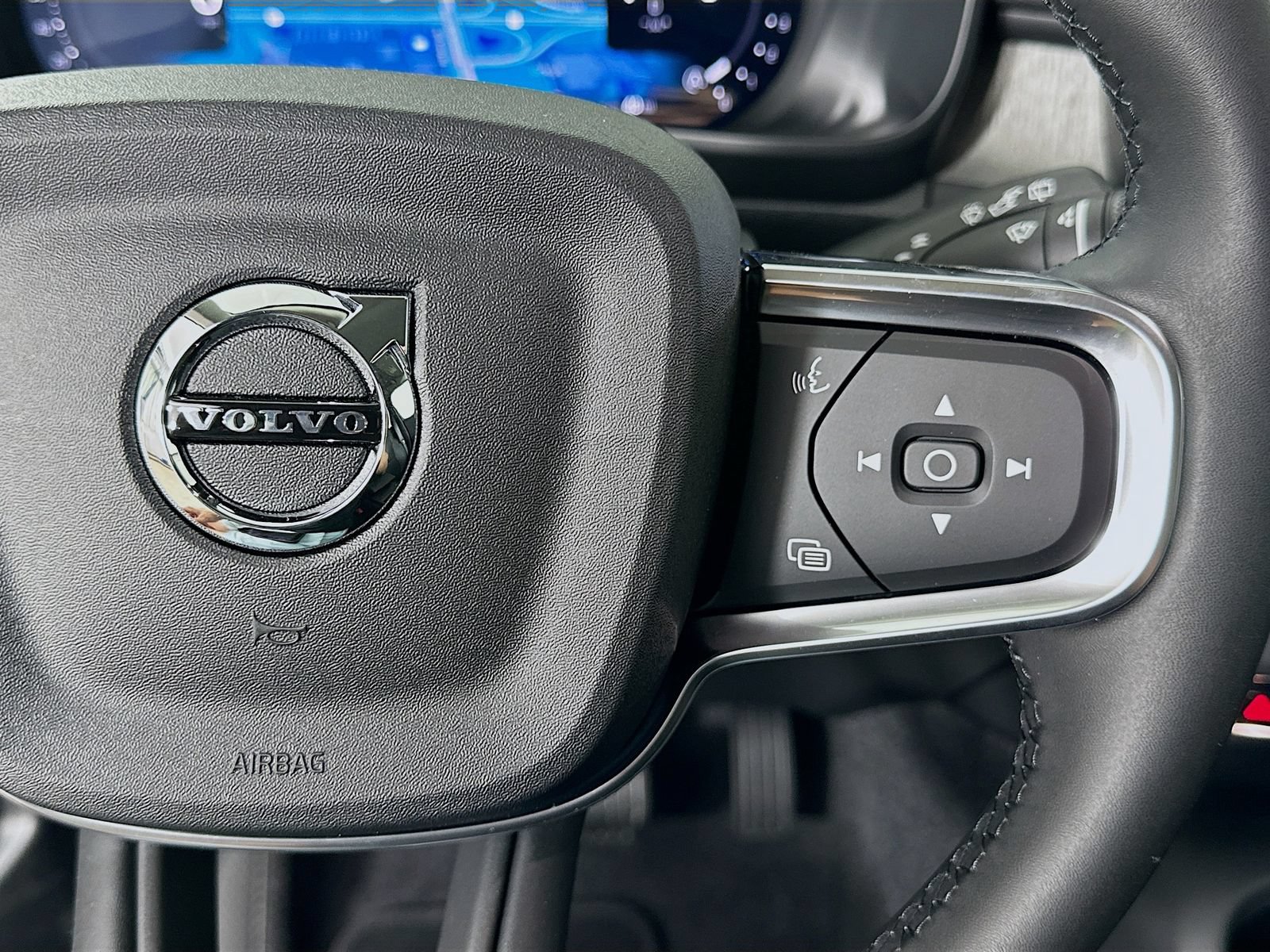 New 2026 Volvo XC40 B5 Plus w/ Protection Package Premier AWD/4WD image 18