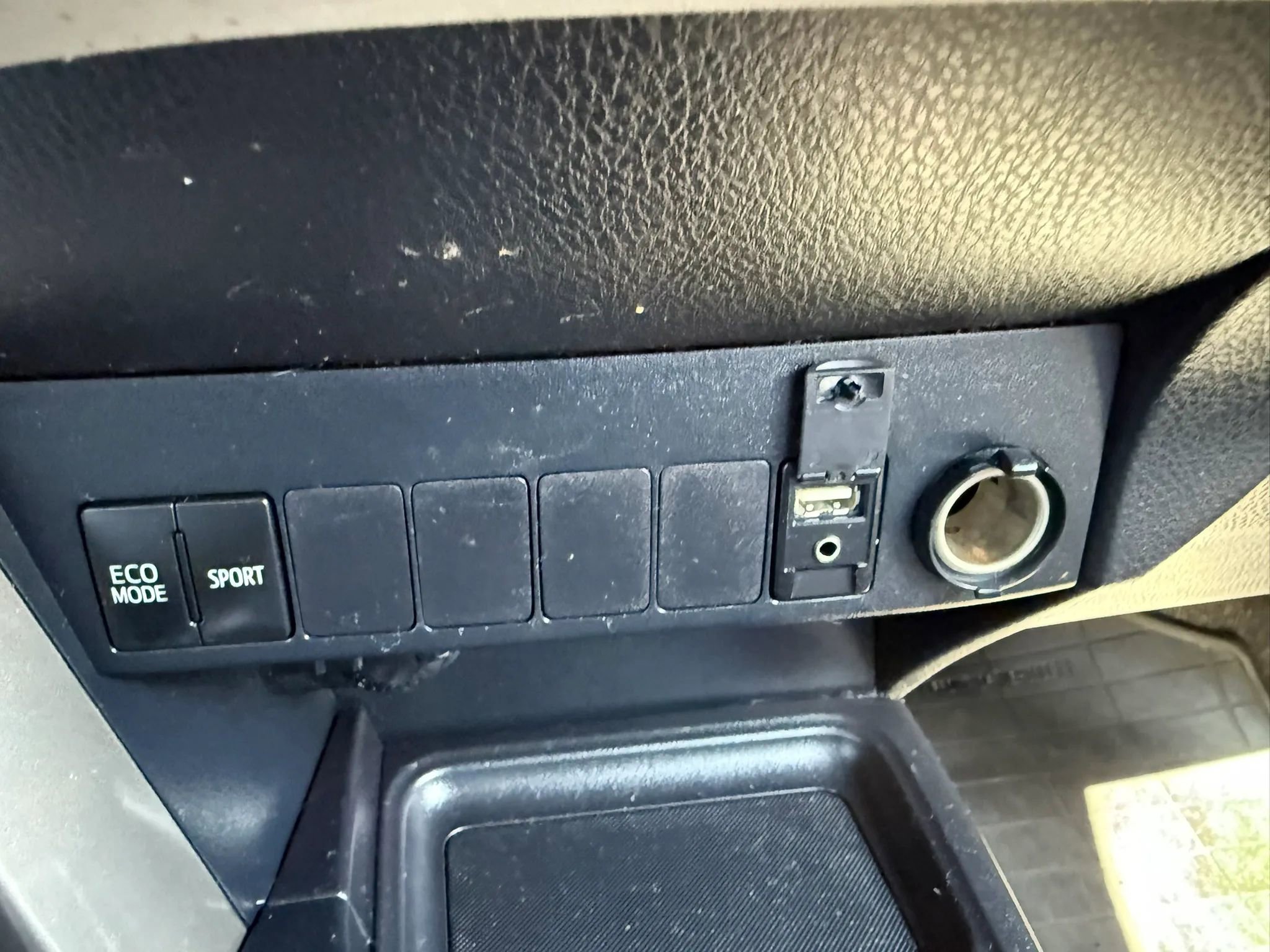 Used 2015 Toyota RAV4 LE AWD/4WD image 26