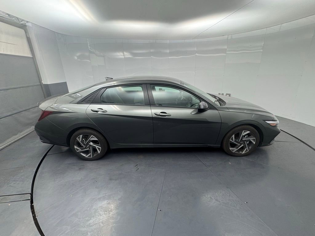 Used 2025 Hyundai Elantra Sport image 6