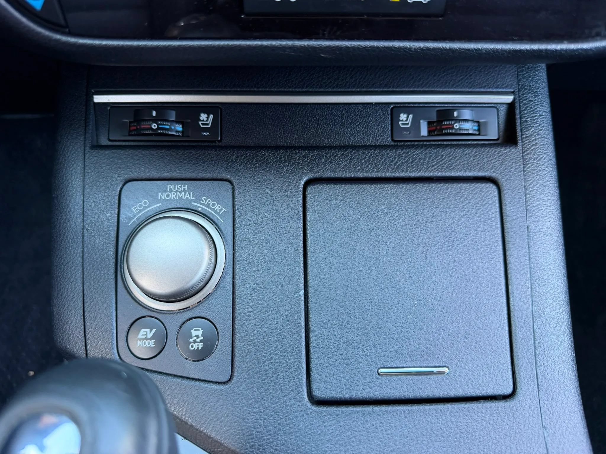 Used 2014 Lexus ES 300h w/ Premium Package w/Bamboo Trim FWD image 16
