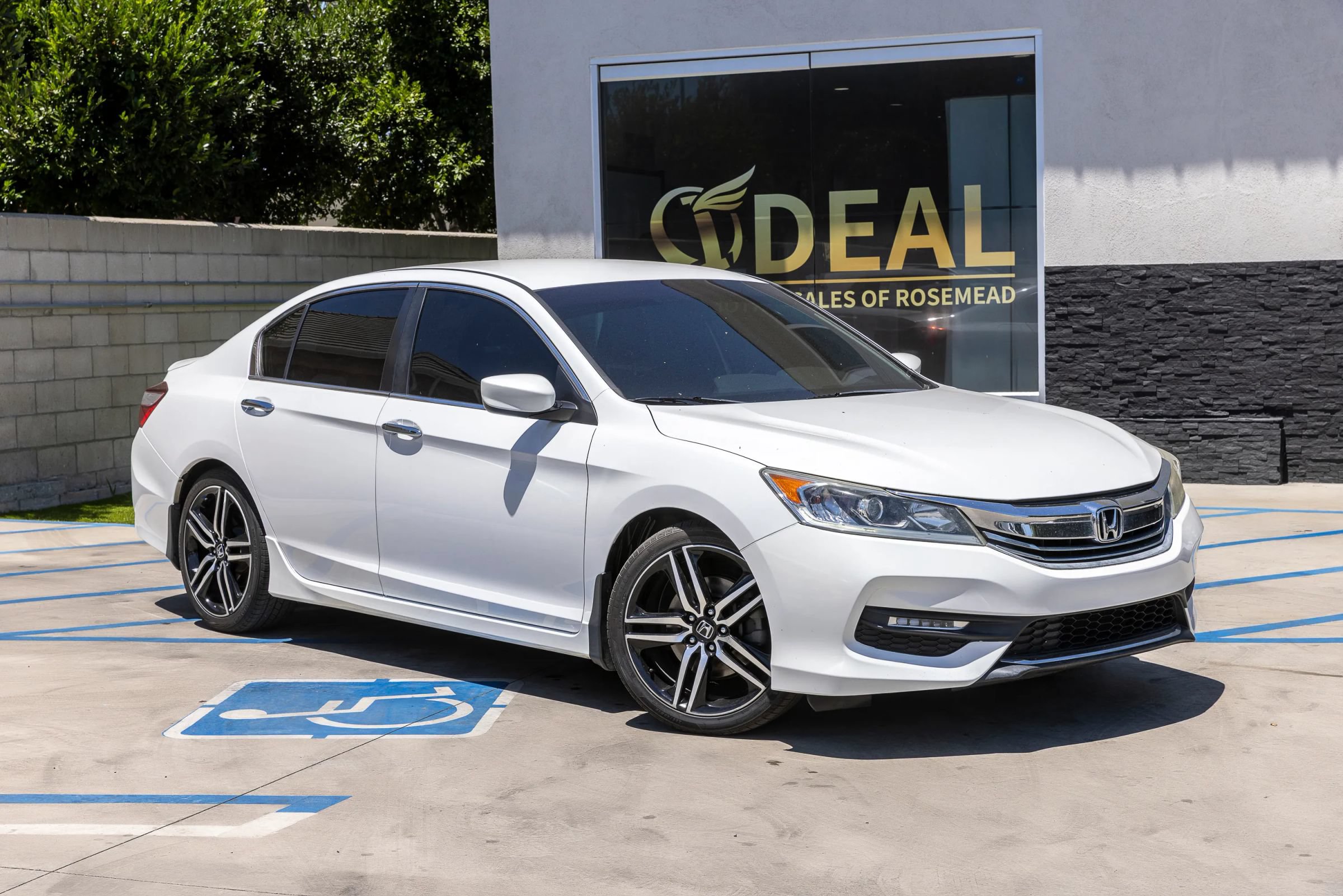 Used 2016 Honda Accord Sport image 2