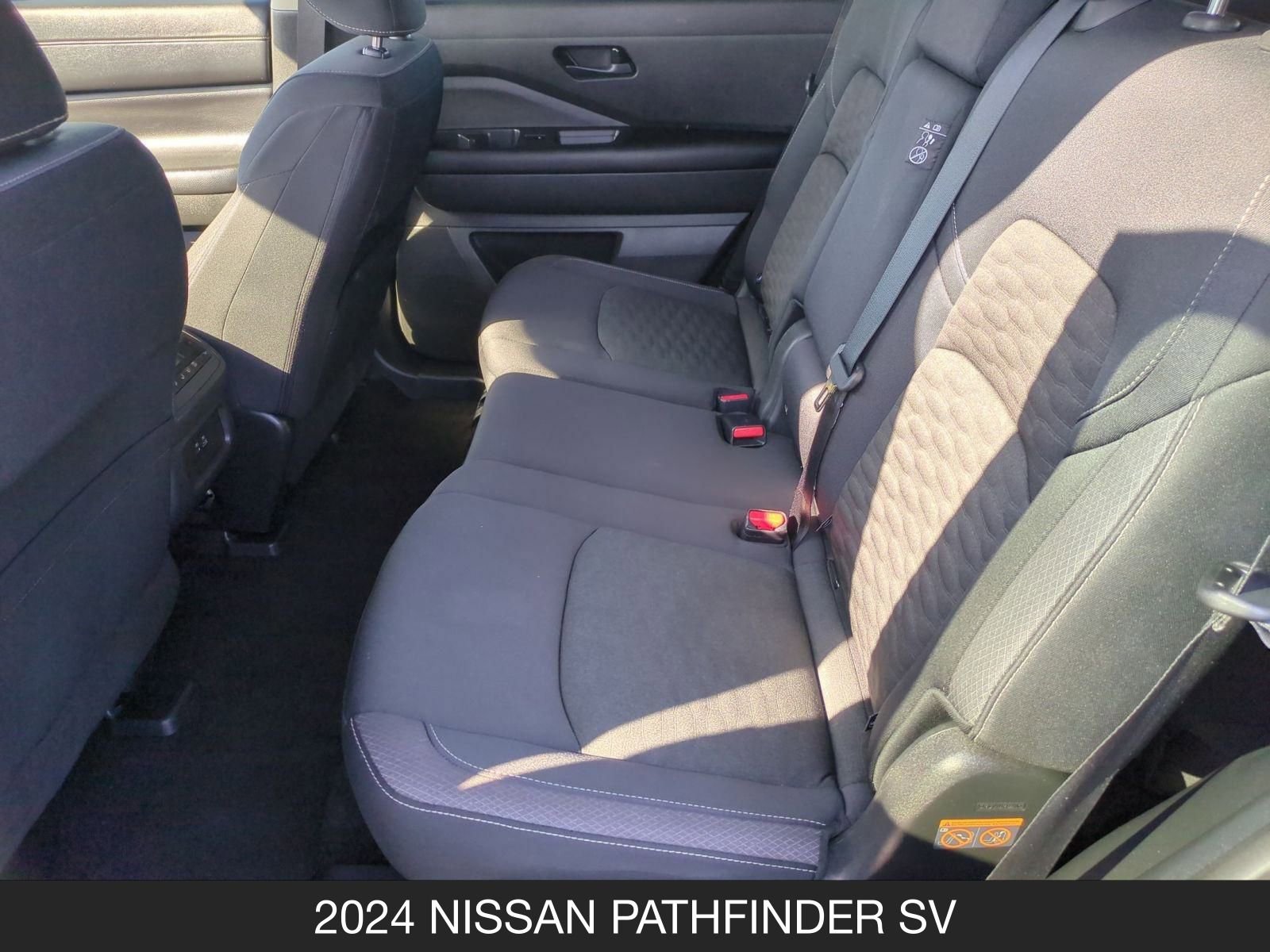 Used 2024 Nissan Pathfinder SV image 15