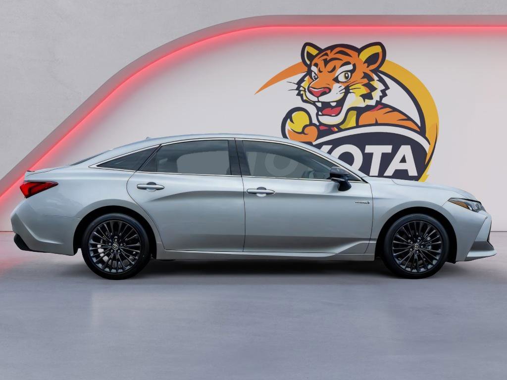 Used 2020 Toyota Avalon XSE image 4