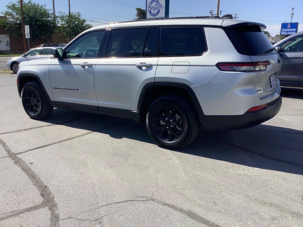 Used 2025 Jeep Grand Cherokee L Laredo AWD/4WD image 20