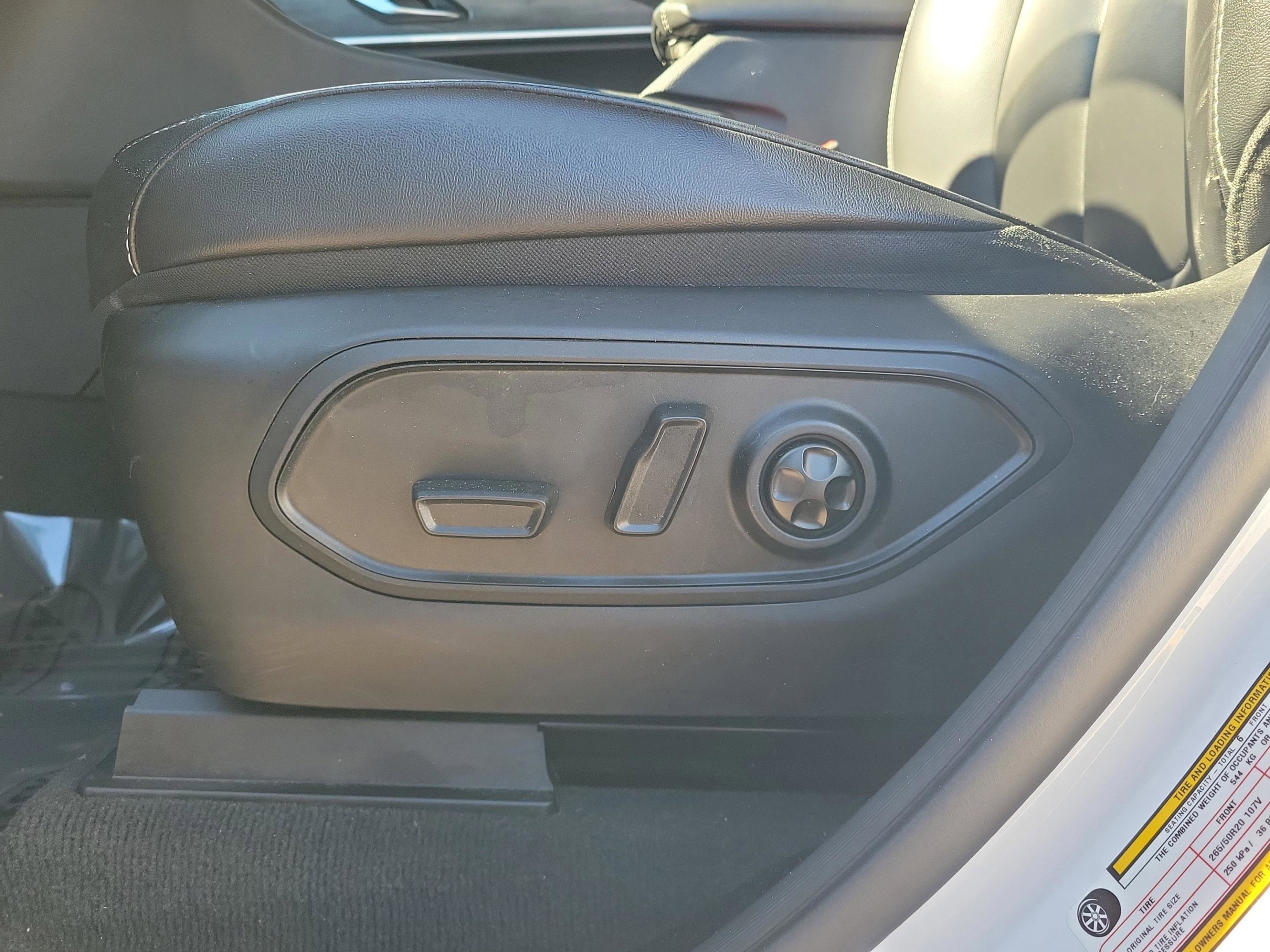 Used 2023 Jeep Grand Cherokee L Limited w/ Black Appearance Package image 22