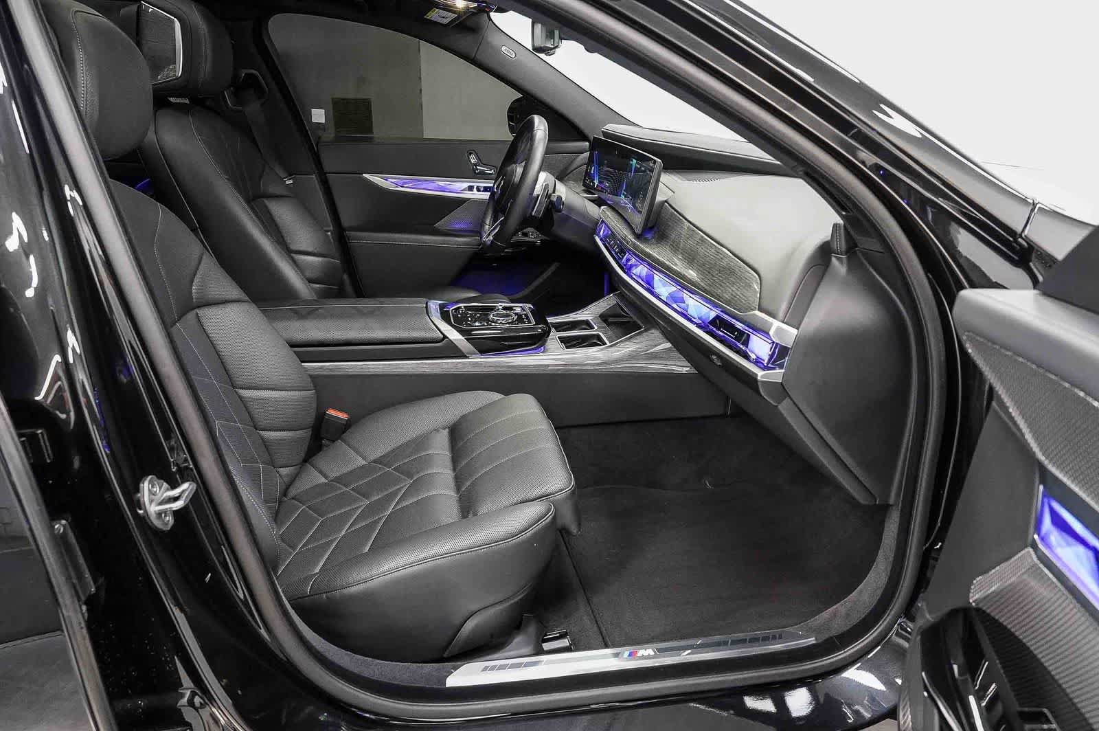 Used 2024 BMW 760i xDrive w/ Premium Package 2 AWD/4WD image 17