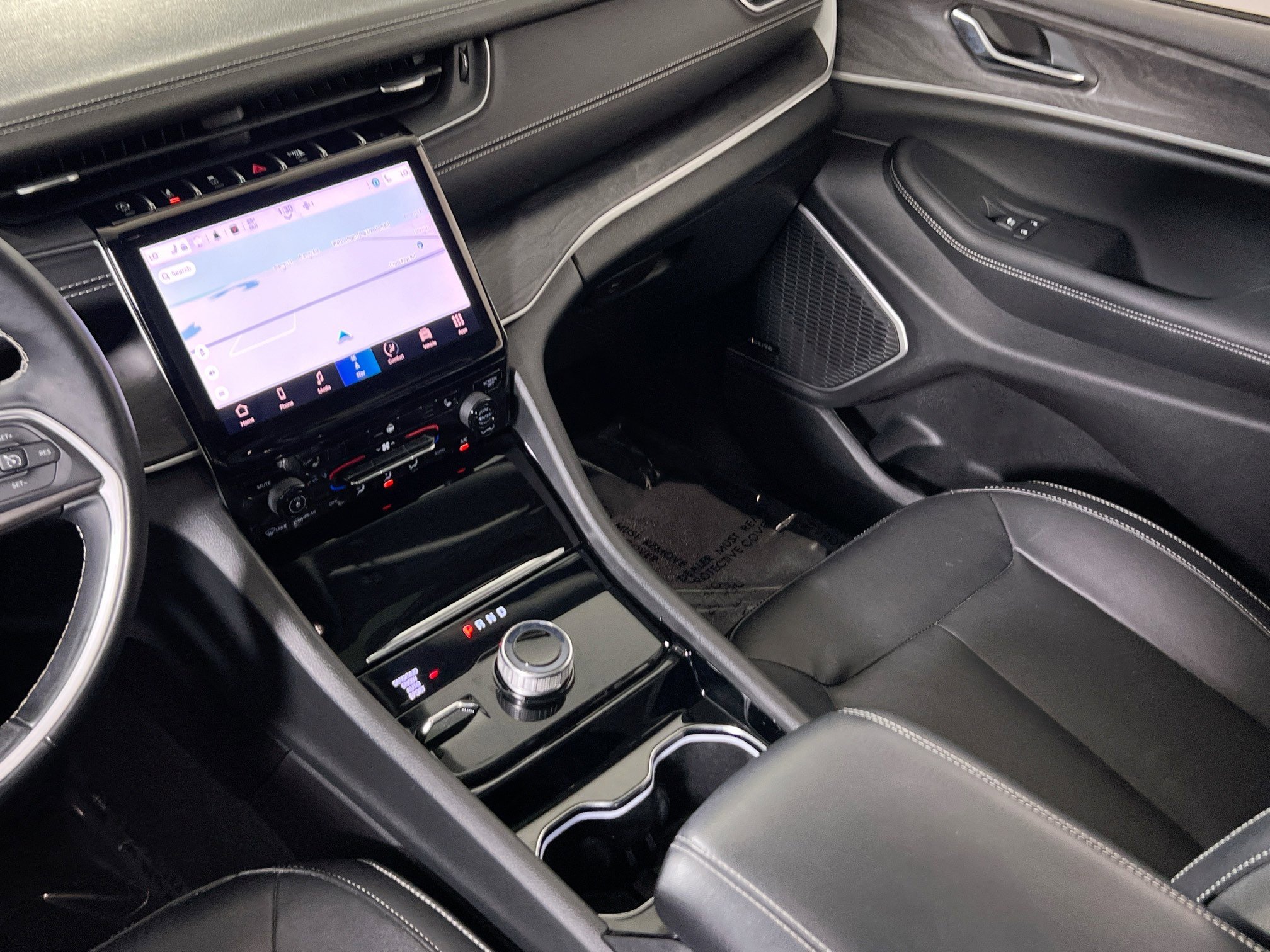 Used 2022 Jeep Grand Cherokee Limited image 24