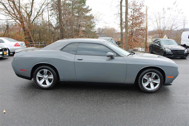 Used 2018 Dodge Challenger SXT image 9
