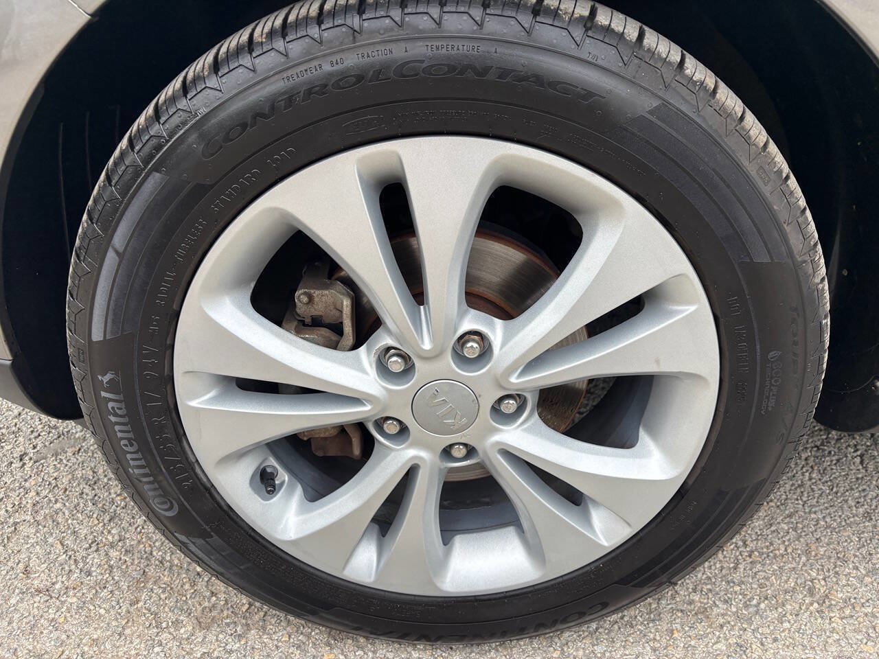 Used 2016 Kia Soul + image 19