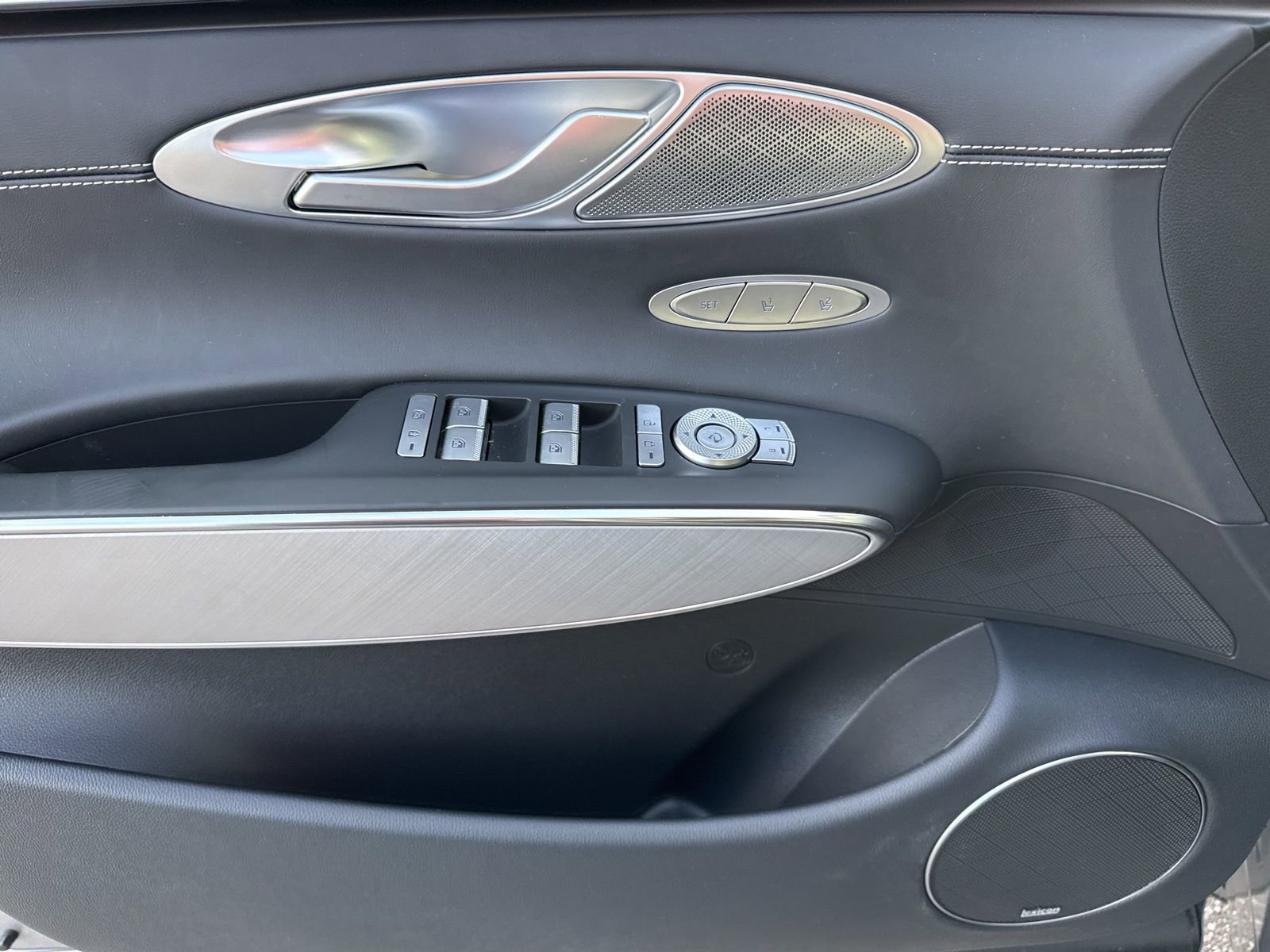 Used 2025 Genesis Electrified GV70 Advanced w/ Prestige Package image 20