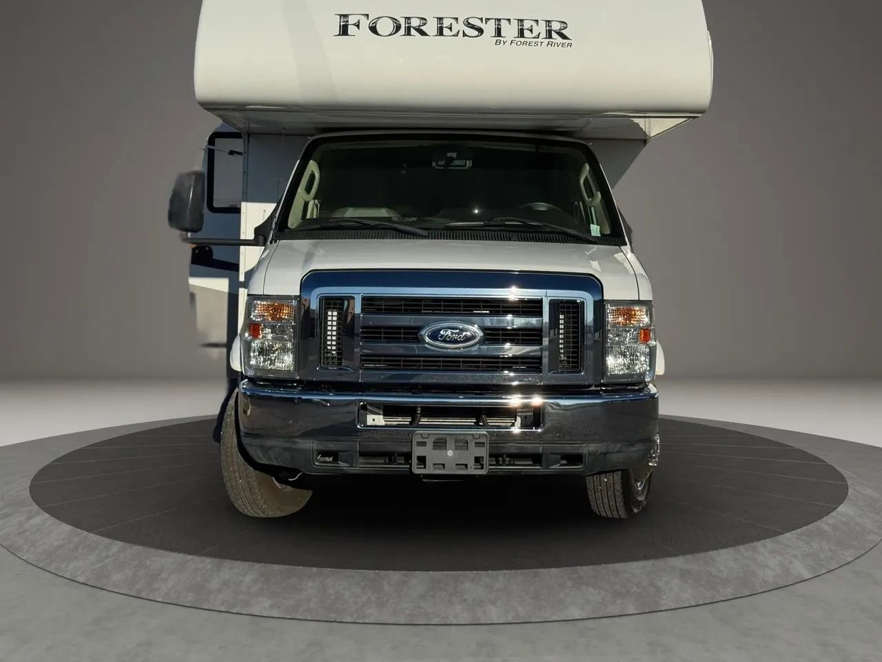 Used 2015 Ford E-450 and Econoline 450 Super Duty w/ Motorhome Prep Package image 3