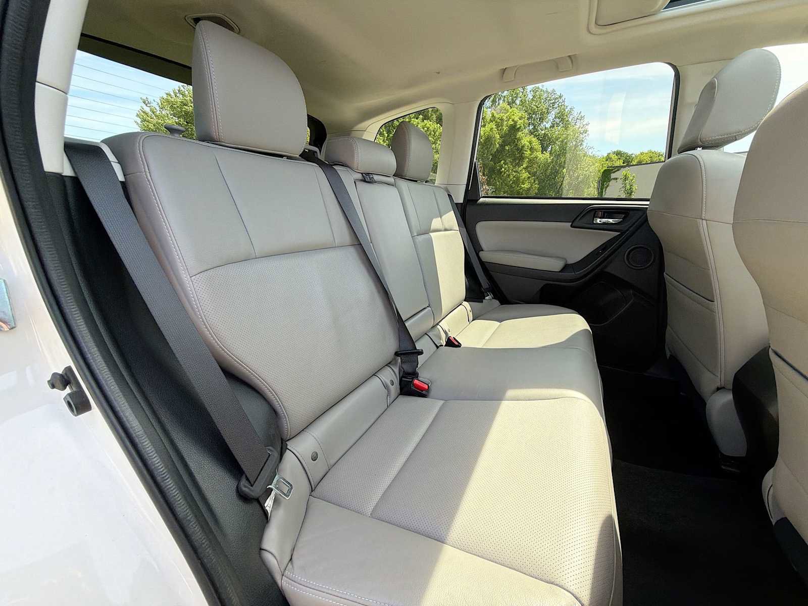 Used 2015 Subaru Forester 2.5i Touring w/ Eyesight & Navigation System AWD/4WD image 18