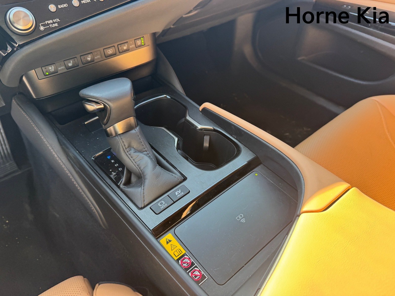 Used 2024 Lexus ES 300h w/ Luxury Package FWD image 23
