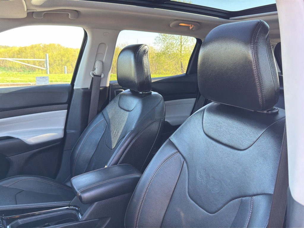 Used 2022 Jeep Compass Limited w/ Sun and Sound Group AWD/4WD image 18