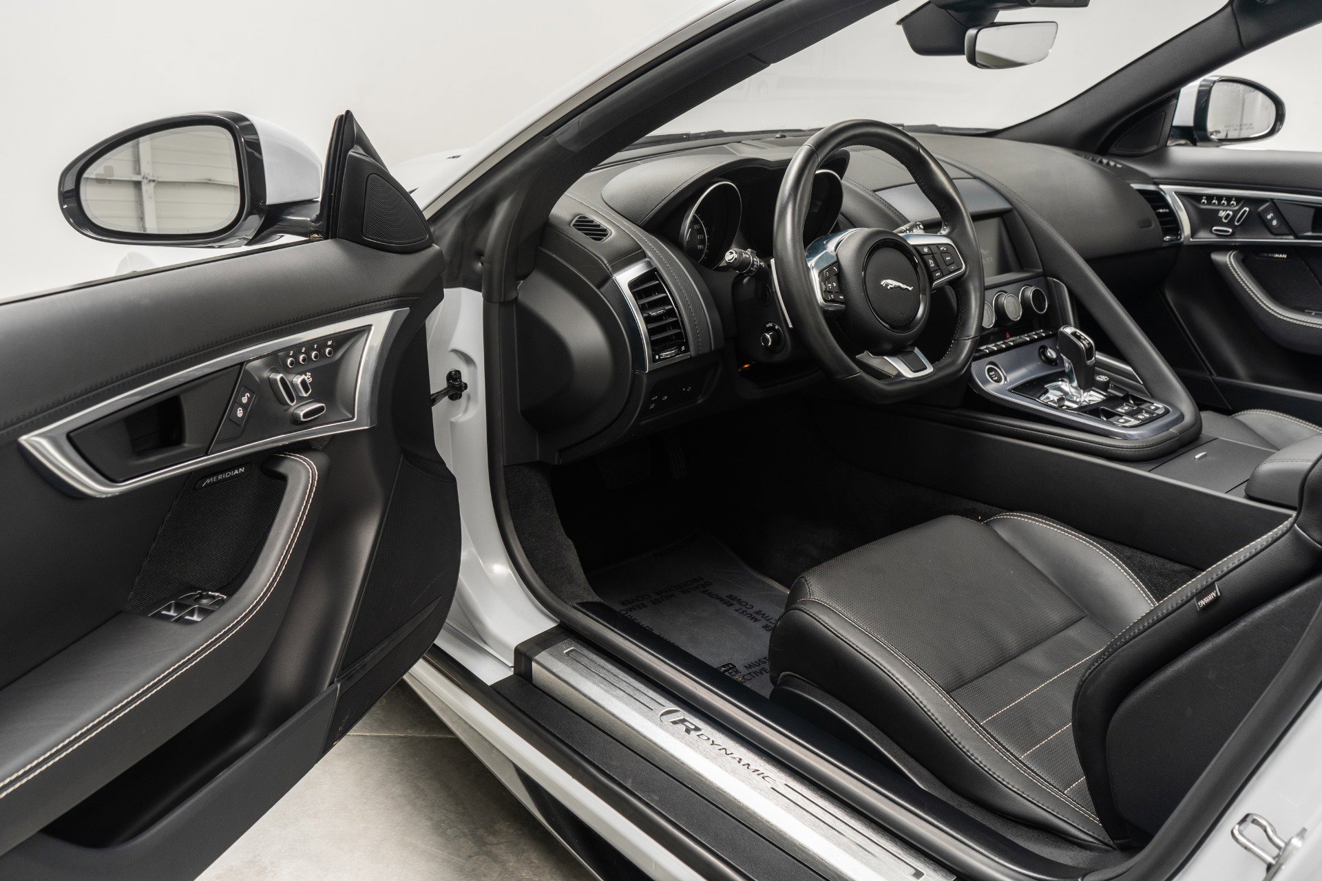 Used 2019 Jaguar F-TYPE R-Dynamic image 23