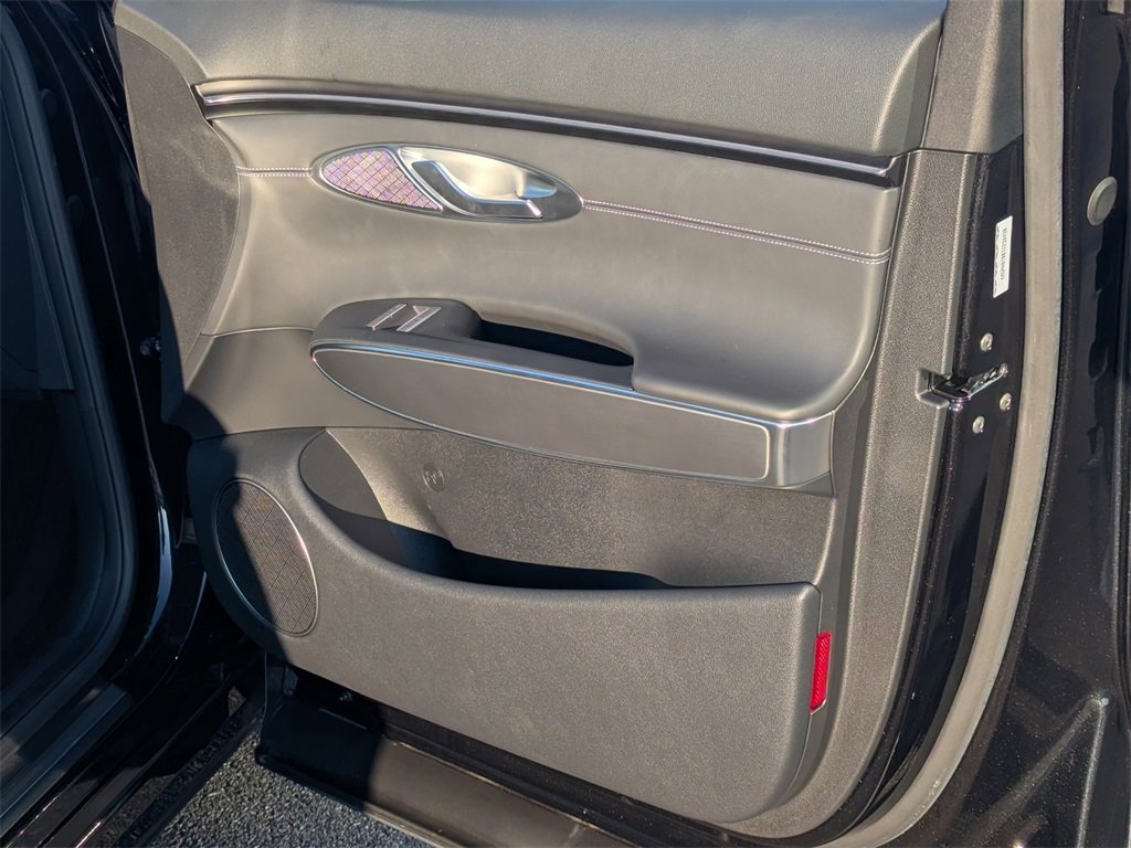 Used 2026 Genesis GV70 2.5T Select image 13