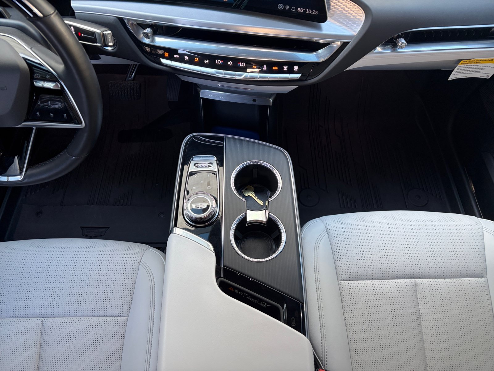 Used 2024 Cadillac Lyriq Luxury w/ LPO, Floor Liner Package AWD/4WD image 22
