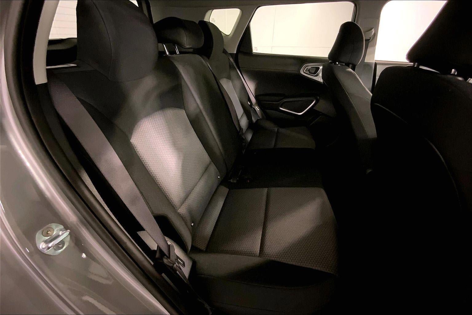 Used 2025 Kia Soul LX w/ LX Technology Package FWD image 23