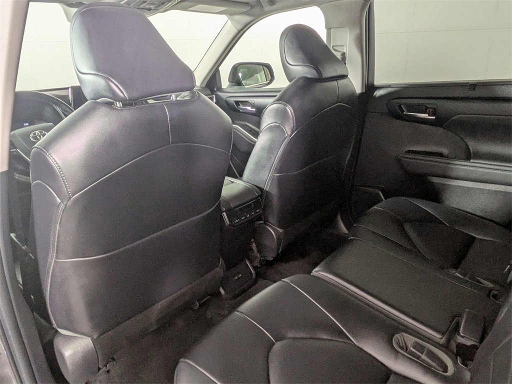 Used 2023 Toyota Highlander XLE image 26