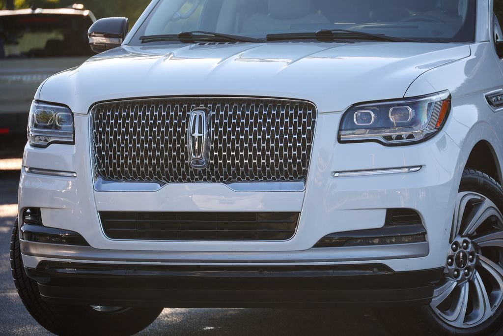 Used 2022 Lincoln Navigator Reserve AWD/4WD image 17