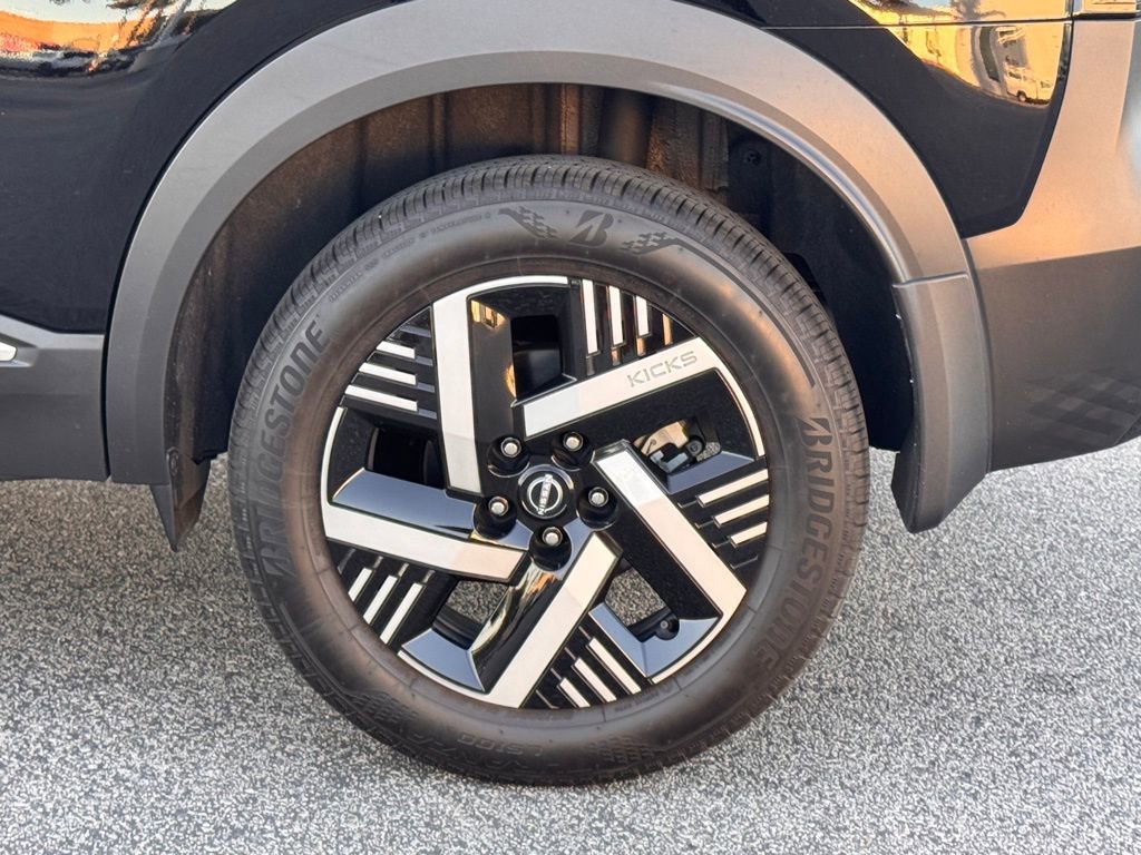 Certified 2025 Nissan Kicks SV image 10
