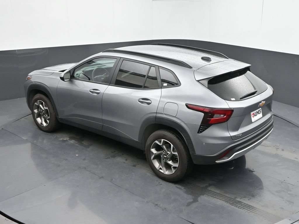 Used 2025 Chevrolet Trax LT FWD image 33
