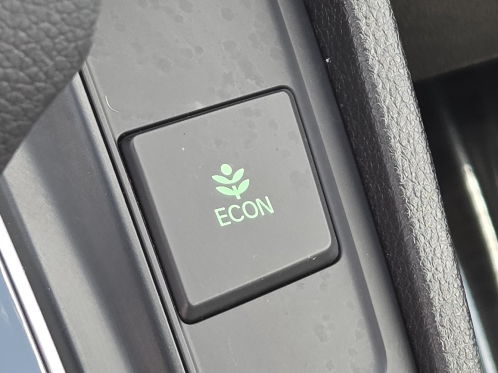 Used 2019 Honda CR-V LX image 4