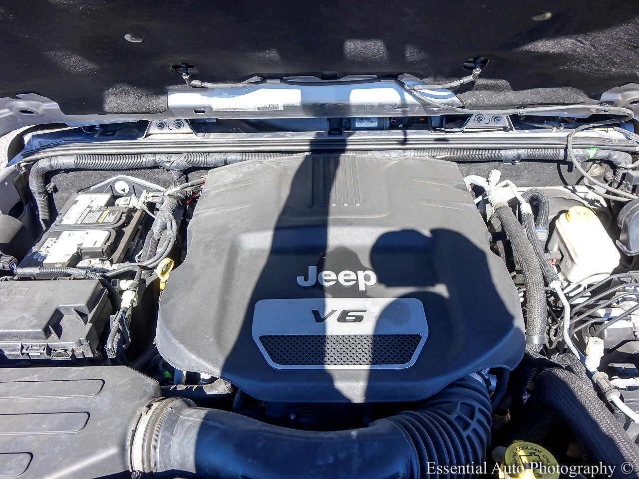 Used 2017 Jeep Wrangler Unlimited Sahara w/ Connectivity Group image 21