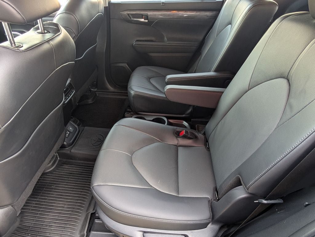Used 2025 Toyota Highlander Limited AWD/4WD image 4