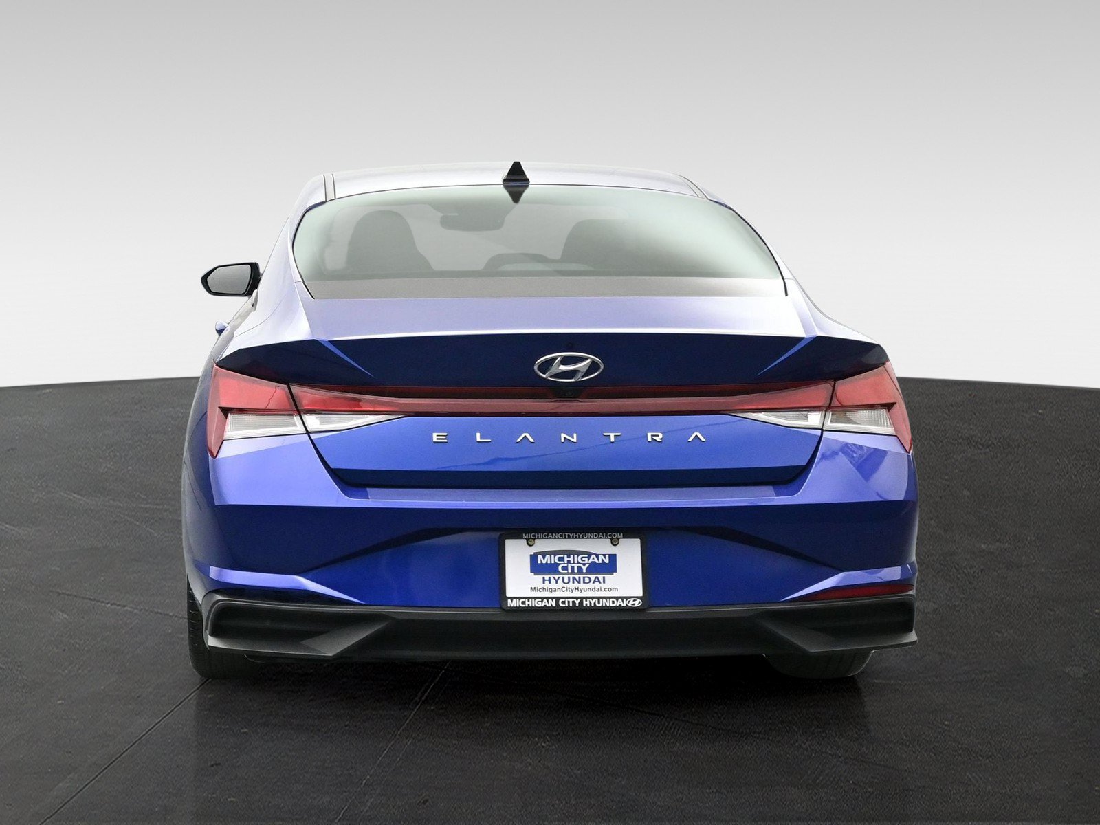 Used 2023 Hyundai Elantra SEL w/ Convenience Package FWD image 3