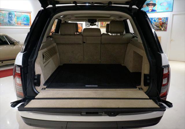 Used 2017 Land Rover Range Rover HSE image 18
