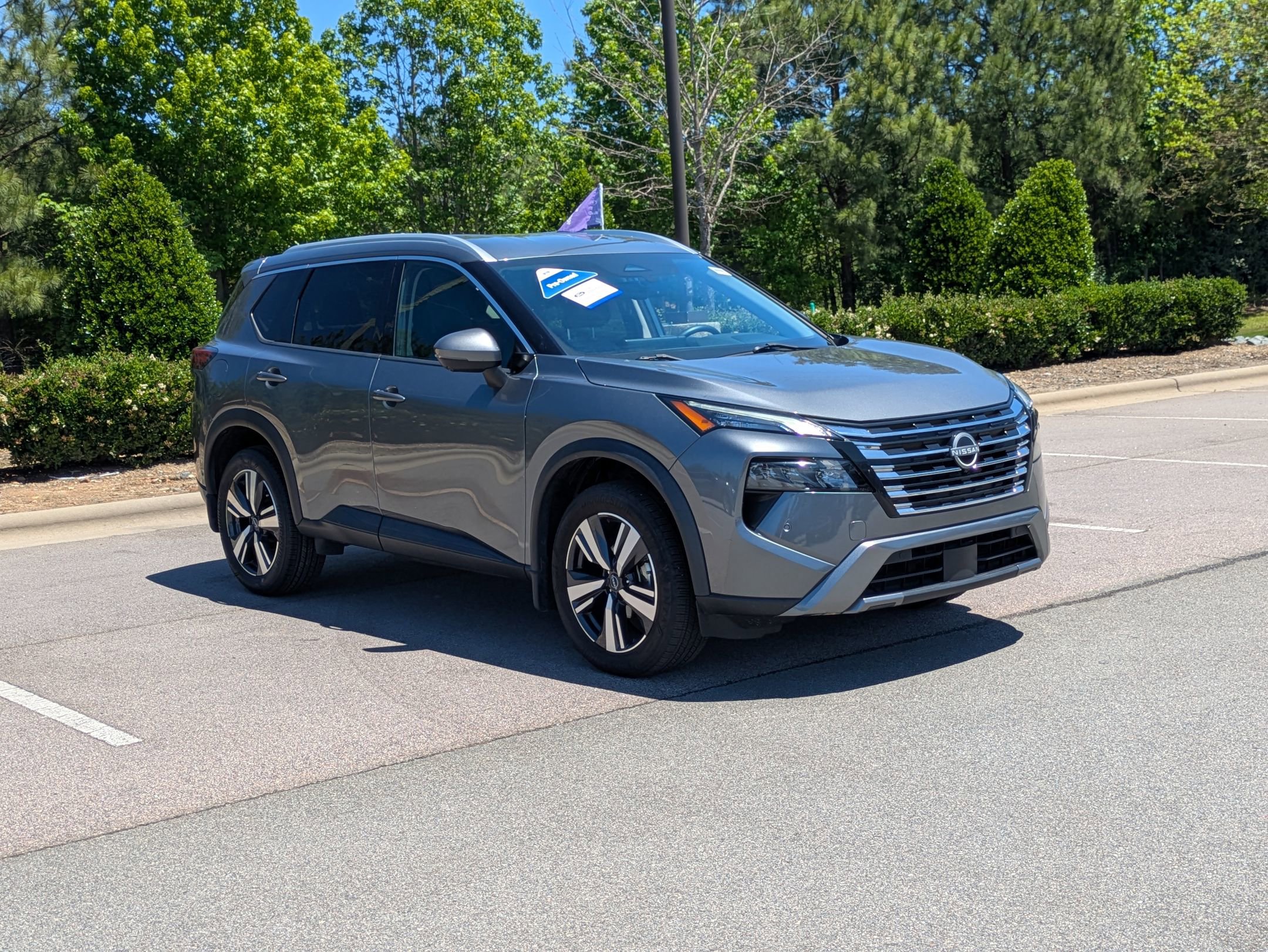 Used 2024 Nissan Rogue SL FWD image 1