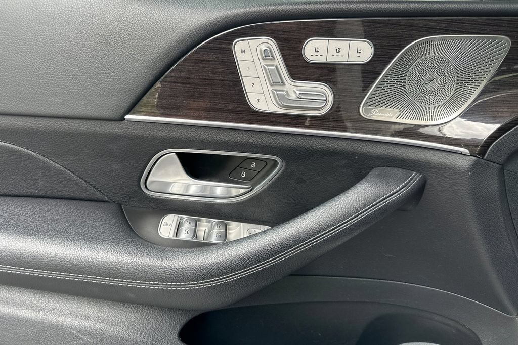 Used 2022 Mercedes-Benz GLS 450 4MATIC image 11